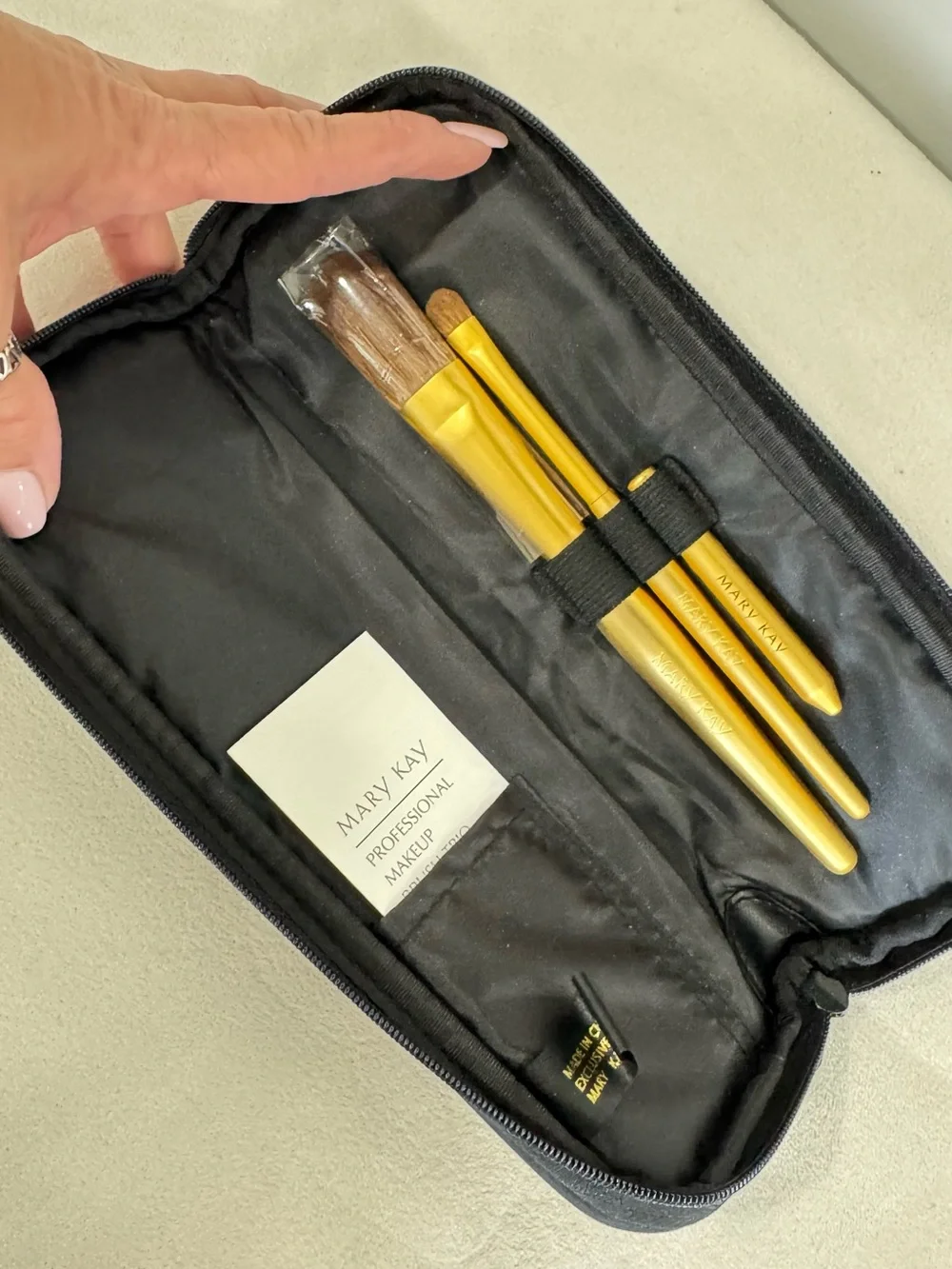 Mary Kay Professional Makeup Brush Trio Set w Bag